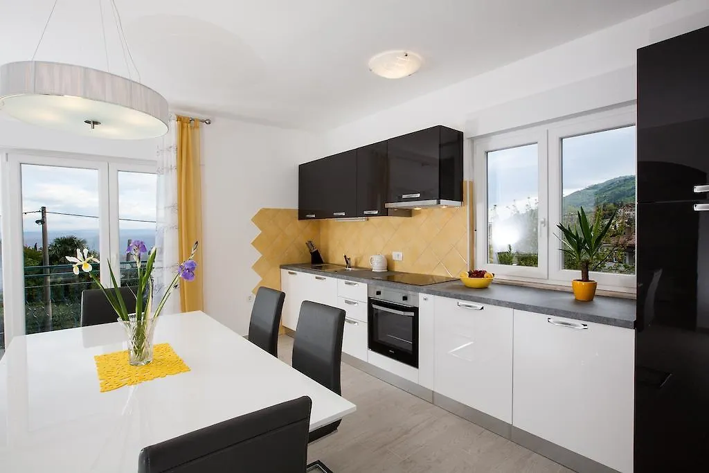 Apartment Pepi Lovran 0*,  Croatia